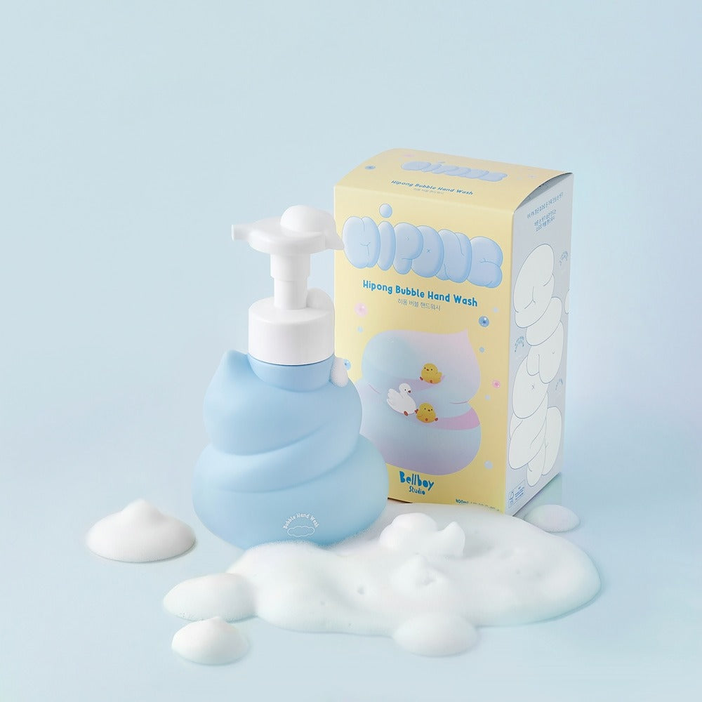 BELLBOY STUDIO Hippong Bubble Hand Wash : bouteille et mousse sur fond bleu, visuel enfant, marque BELLBOY STUDIO.