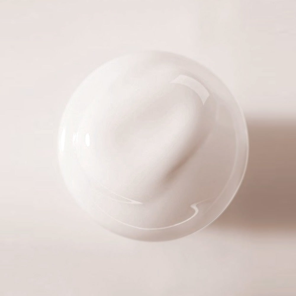 Décris l'image en français en mentionnant le produit, la marque et le contexte visuel : BELLBOY STUDIO Silky Shiloh Prime Conditioner 400ml