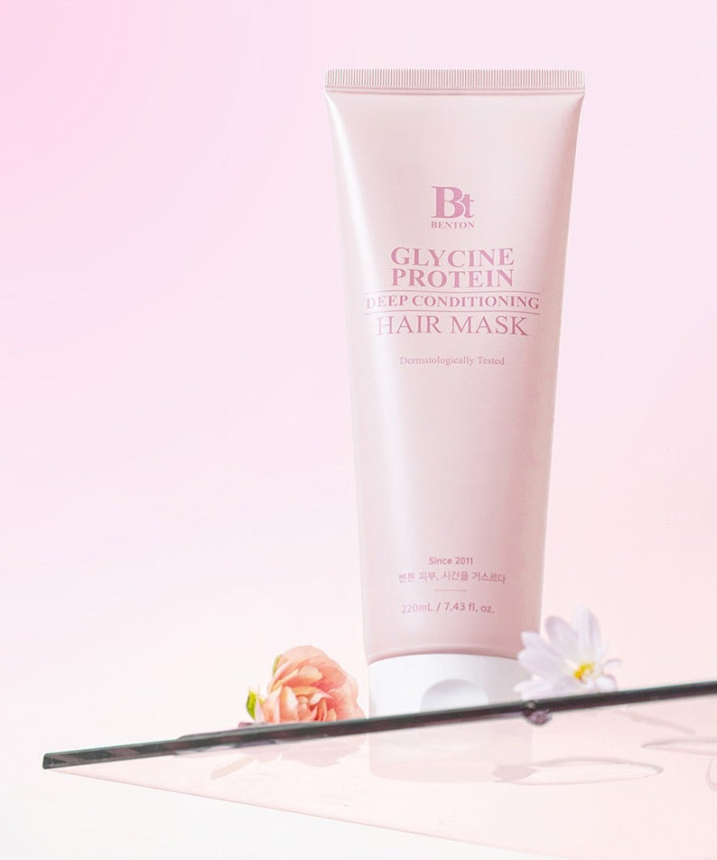 Décris l'image en français en mentionnant le produit, la marque et le contexte visuel : BENTON Glycine Protein Deep Conditioning Hair Mask 220ml