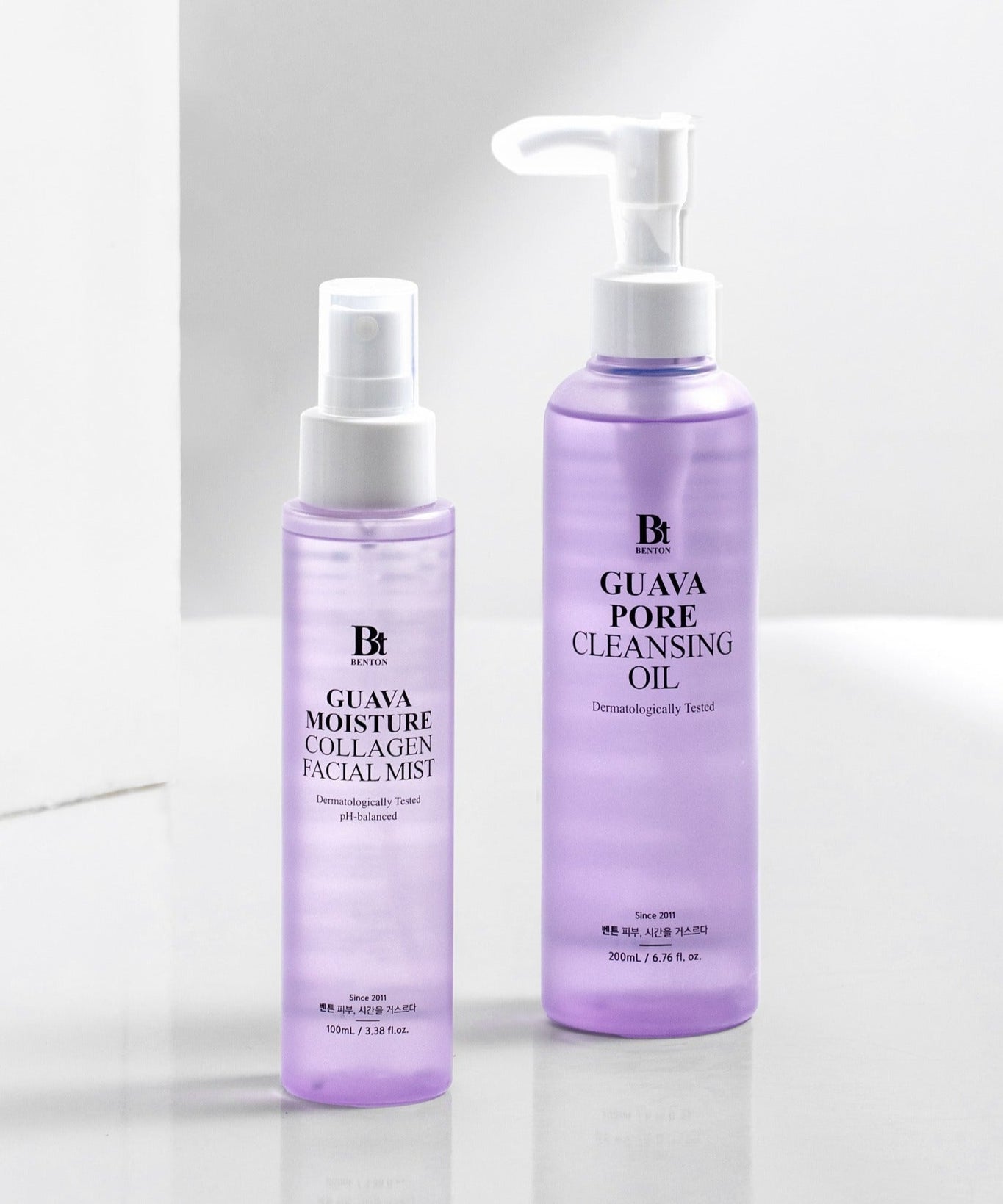 BENTON Guava Hydrating Collagen Mist 100ml, brume collagène à la goyave BENTON en flacons violets sur fond clair