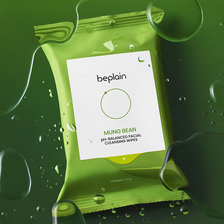 BEPLAIN Green Bean Mild Acid Cleansing Water Tissue 20 Sheets, paquet beplain vert avec eau et gouttes, contexte nettoyage visage.