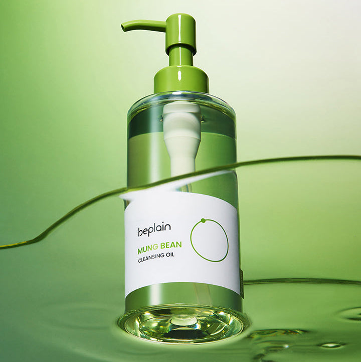 BEPLAIN Mung Bean Cleansing Oil 200ml, bouteille verte avec pompe, gel d’huile sur fond vert, marque beplain.