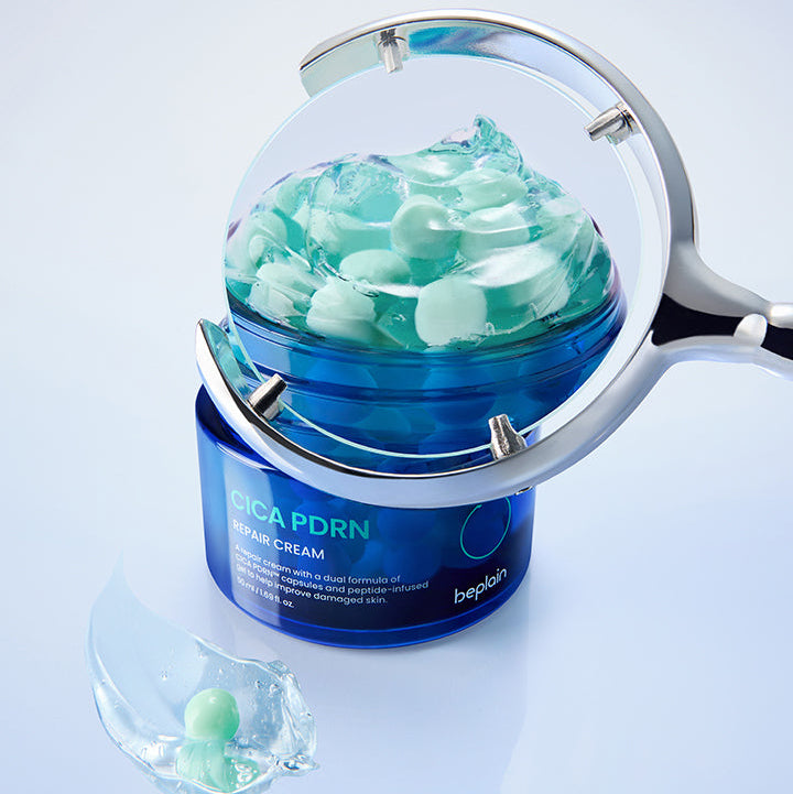 BEPLAIN Cica PDRN Repair Cream 50ml, pot cosmétique bleu avec crème cica sous une cloche, sur fond clair.