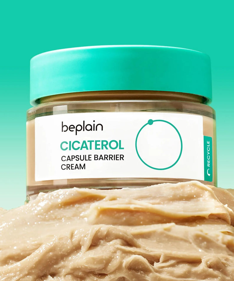 BEPLAIN Cicaterol Capsule Barrier Cream 50ml, pot beige avec label beplain, sur crème, fond vert.