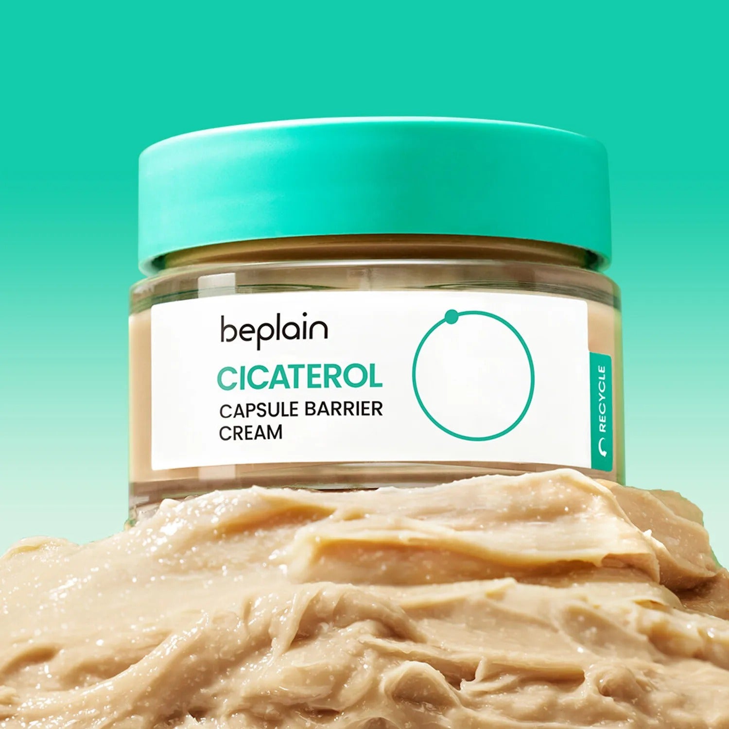 BEPLAIN Cicaterol Capsule Barrier Cream 50ml, pot beige avec label beplain, sur crème, fond vert.