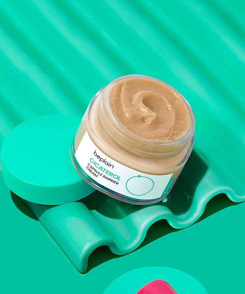 BEPLAIN Cicaterol Capsule Barrier Cream 50ml, pot crème sur fond vert, marque Beplain, texture barrière visible