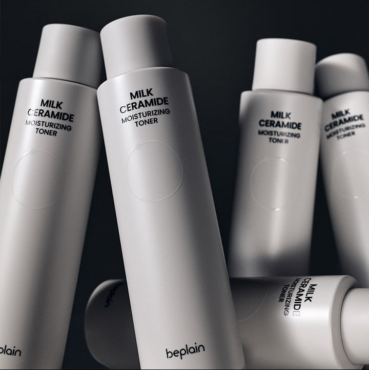 BEPLAIN Milk Ceramide Moisturizing Toner 150ml de la marque Beplain, bouteilles cosmétiques sur fond noir.