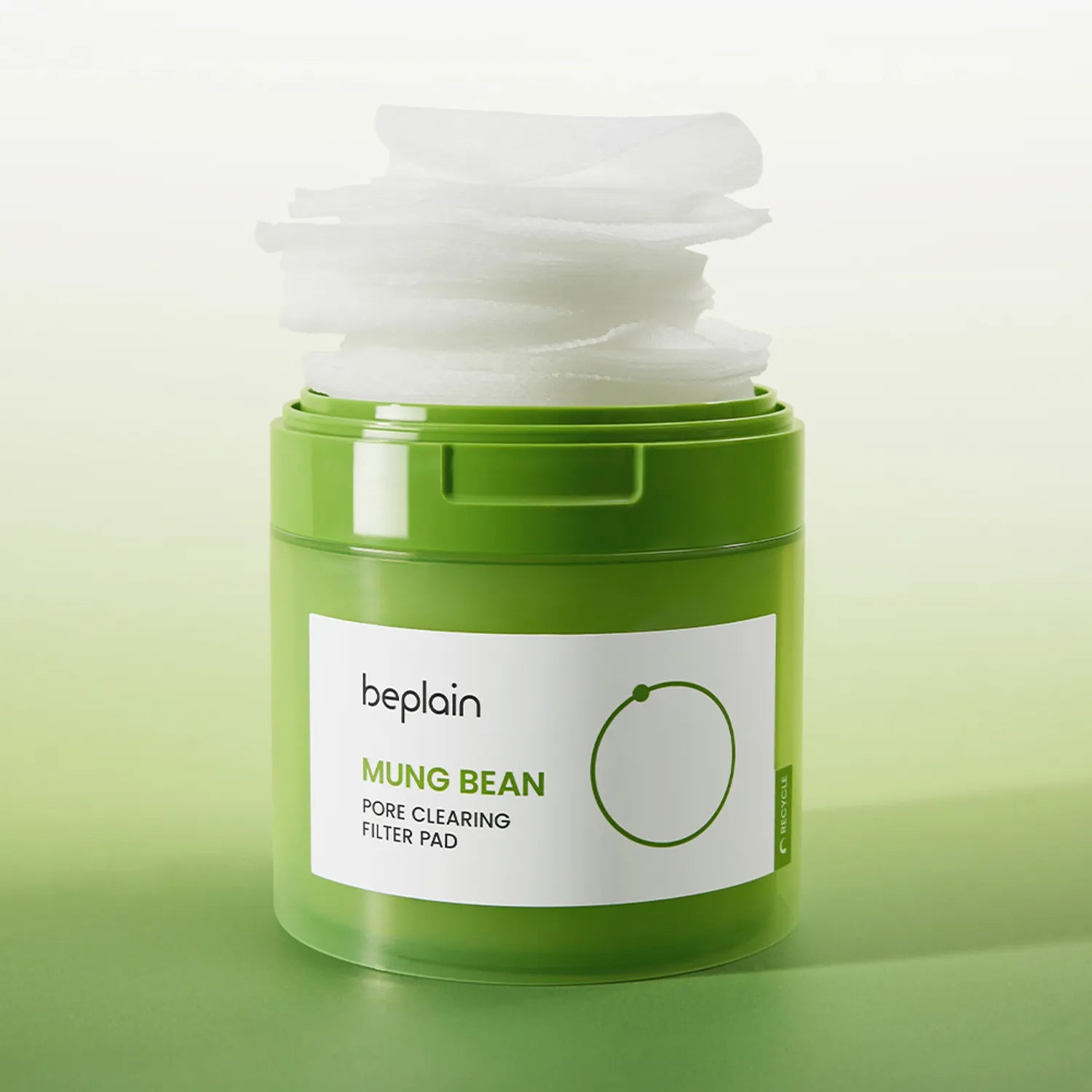 BEPLAIN Green Bean Pore Clearing Filter Pad 70 Sheets, boîte verte beplain avec tampons sur fond vert clair.