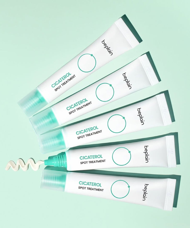 Décris l’image en français : BEPLAIN Cicaterol Spot Treatment 15ml de la marque Beplain, tubes sur fond vert.