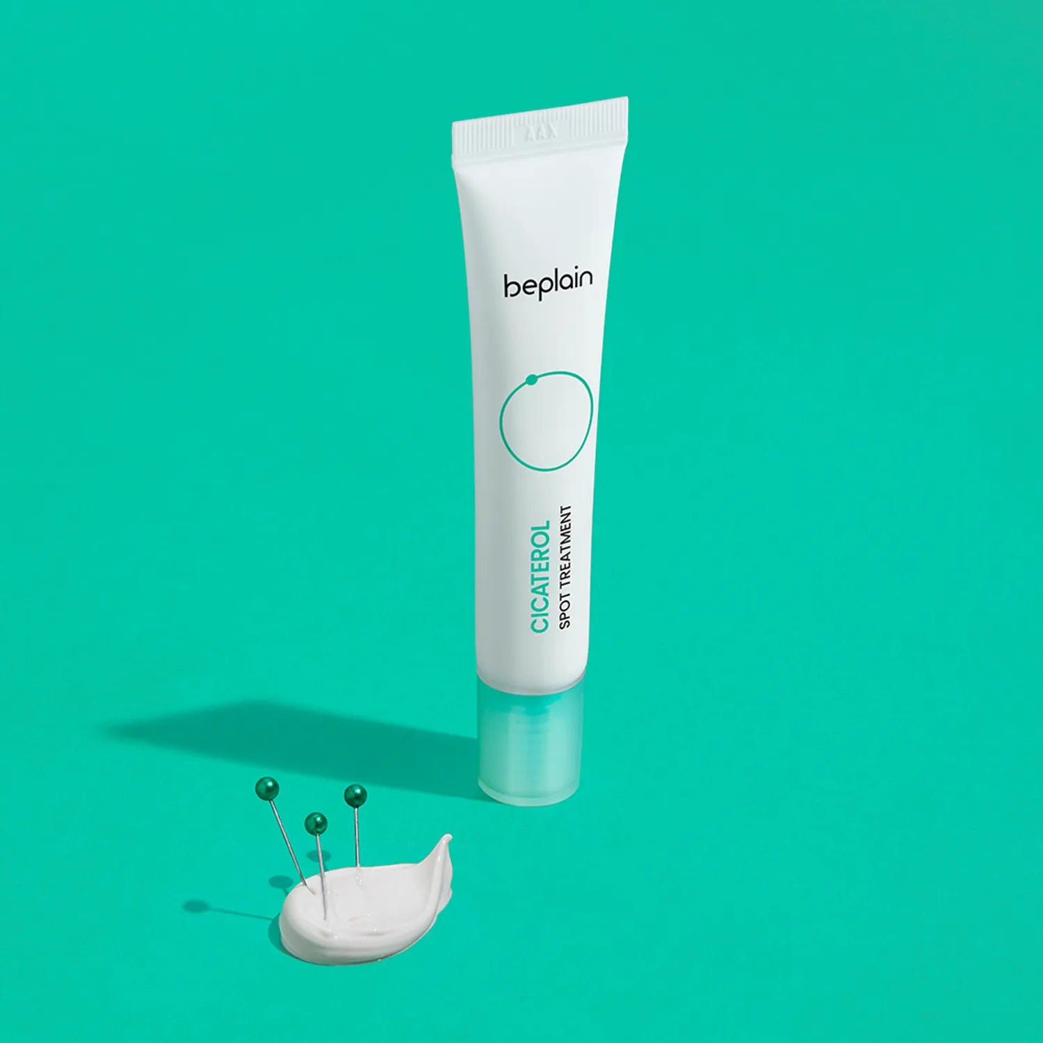 BEPLAIN Cicaterol Spot Treatment 15ml, tube blanc beplain sur fond turquoise, contexte soins visage, vue produit