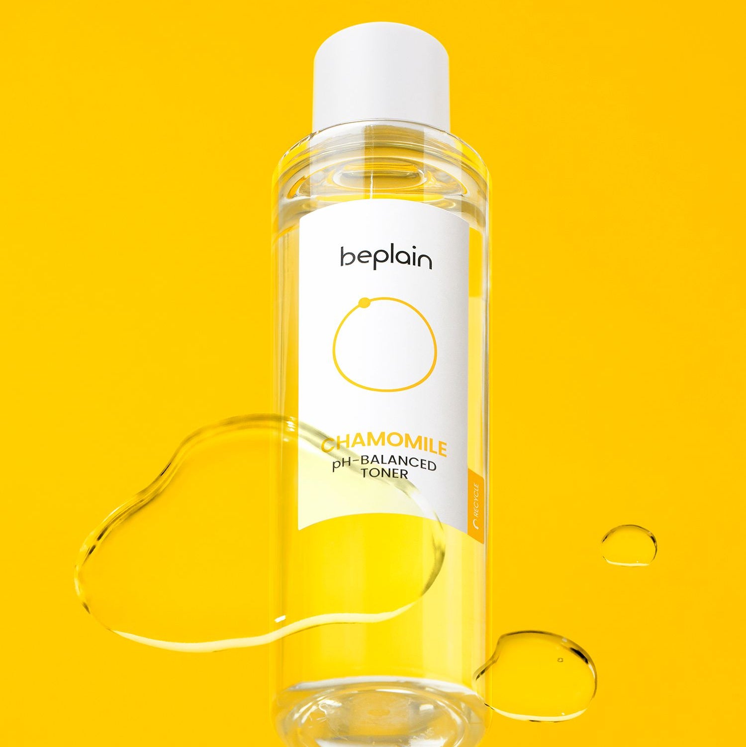 BEPLAIN Chamomile pH-Balanced Toner 200ml, flacon BEPLAIN sur fond jaune, ambiance soins beauté et camomille