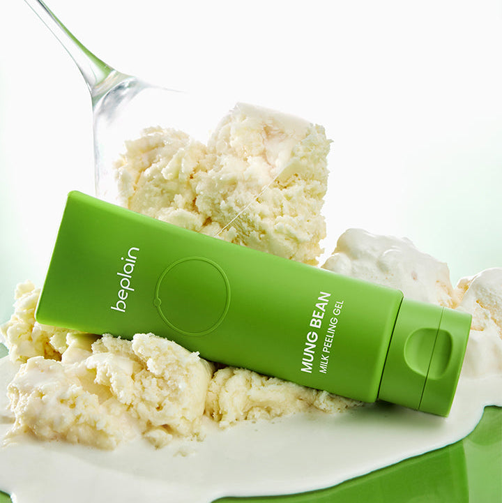 BEPLAIN Mung Bean Milk Peeling Gel 120ml, marque BEPLAIN sur fond vert avec gel à la texture et bouillie de mung