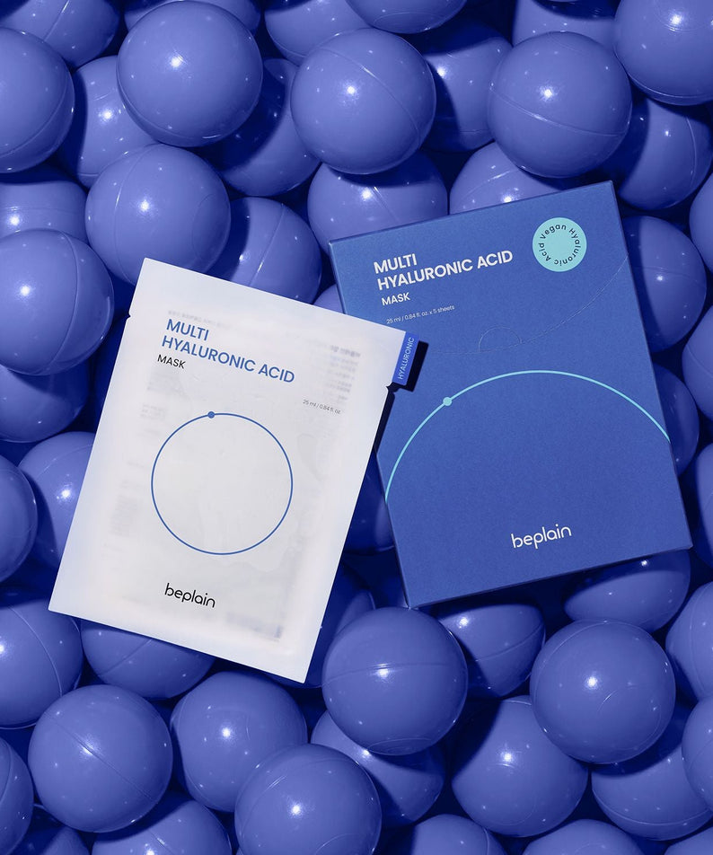 BEPLAIN Multi Hyaluronic Acid Mask de beplain, packaging sur fond de billes bleues, contexte beauté hydratante