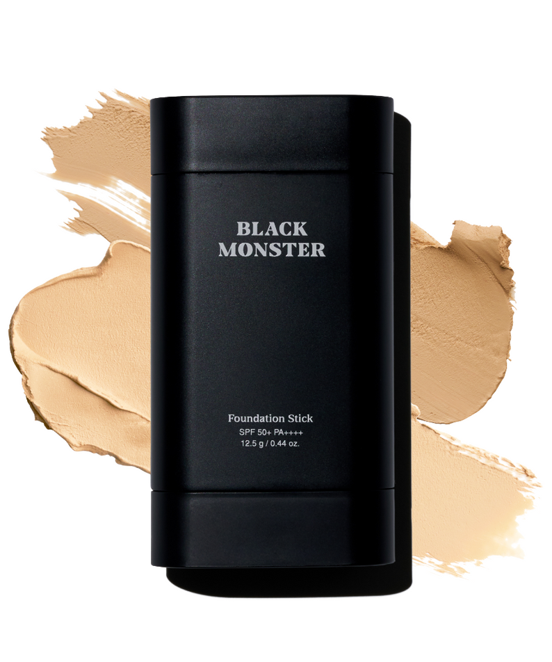 BLACK MONSTER Foundation Stick, maquillage en stick noir avec trace de fond de teint sur fond blanc, produit de la marque