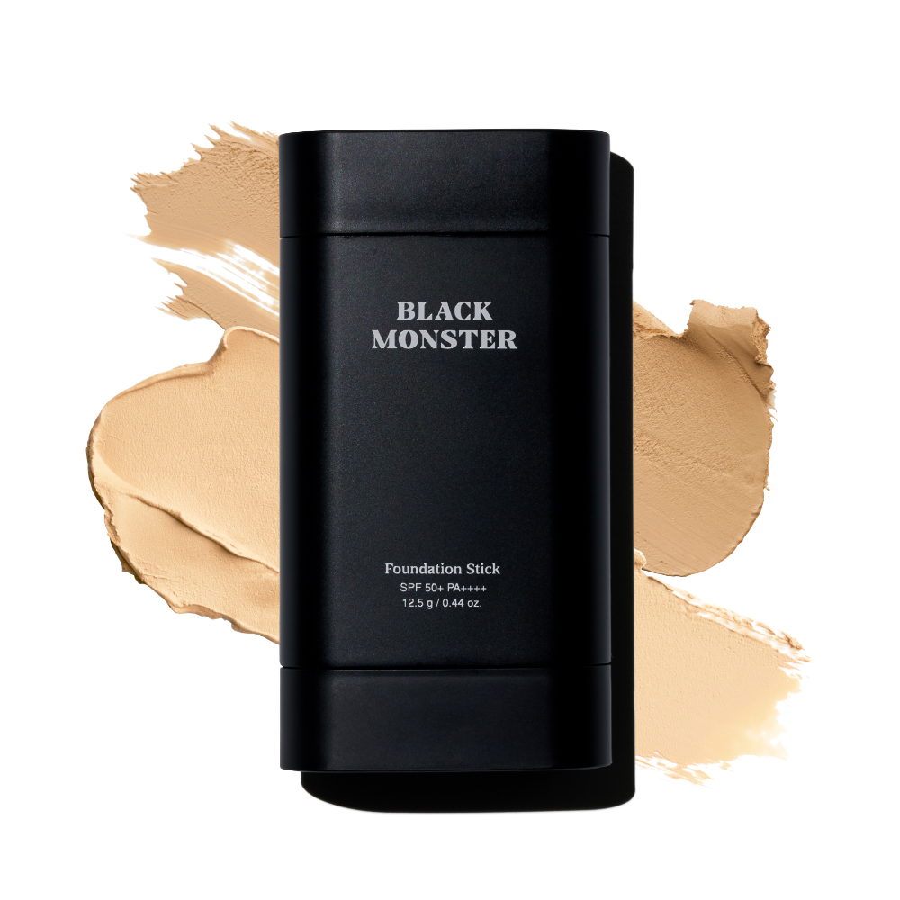 BLACK MONSTER Foundation Stick, maquillage en stick noir avec trace de fond de teint sur fond blanc, produit de la marque