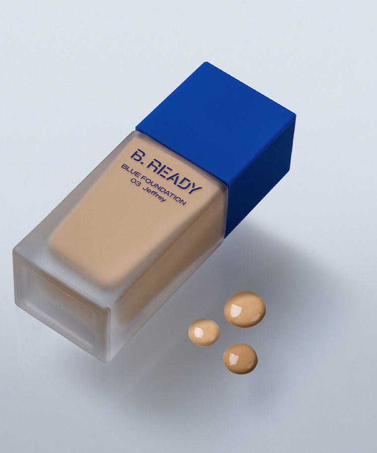 B.READY Blue Foundation SPF27/PA++ 35ml, marque BE.READY, tube bleu et fond clair, maquillage et teintes sur image.