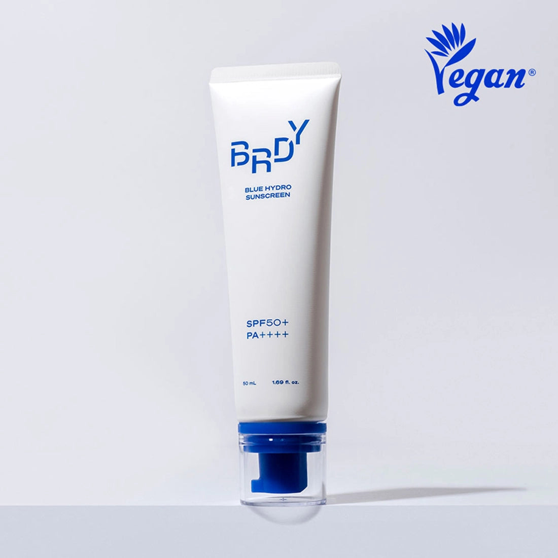 B.READY Blue Moisture Sun Cream SPF50+/PA++++ 50ml, tube bleu sur fond clair, marque BE.READY en contexte skincare.