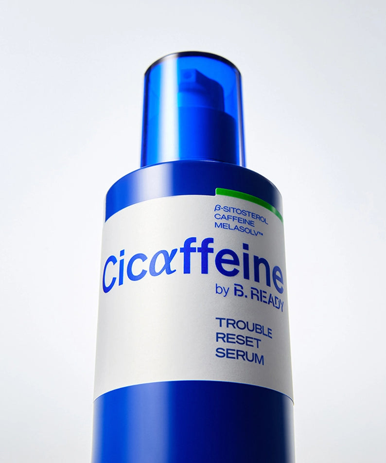 B.READY Cicaffeine Trouble Set Serum 40ml en flacon bleu, gros plan sur étagère, gamme soin visage BE.READY