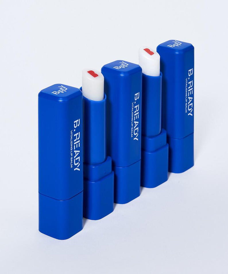 B.READY Vitalizing Lip Balm vivifiant montré en bâtons bleus élégants sur fond blanc.