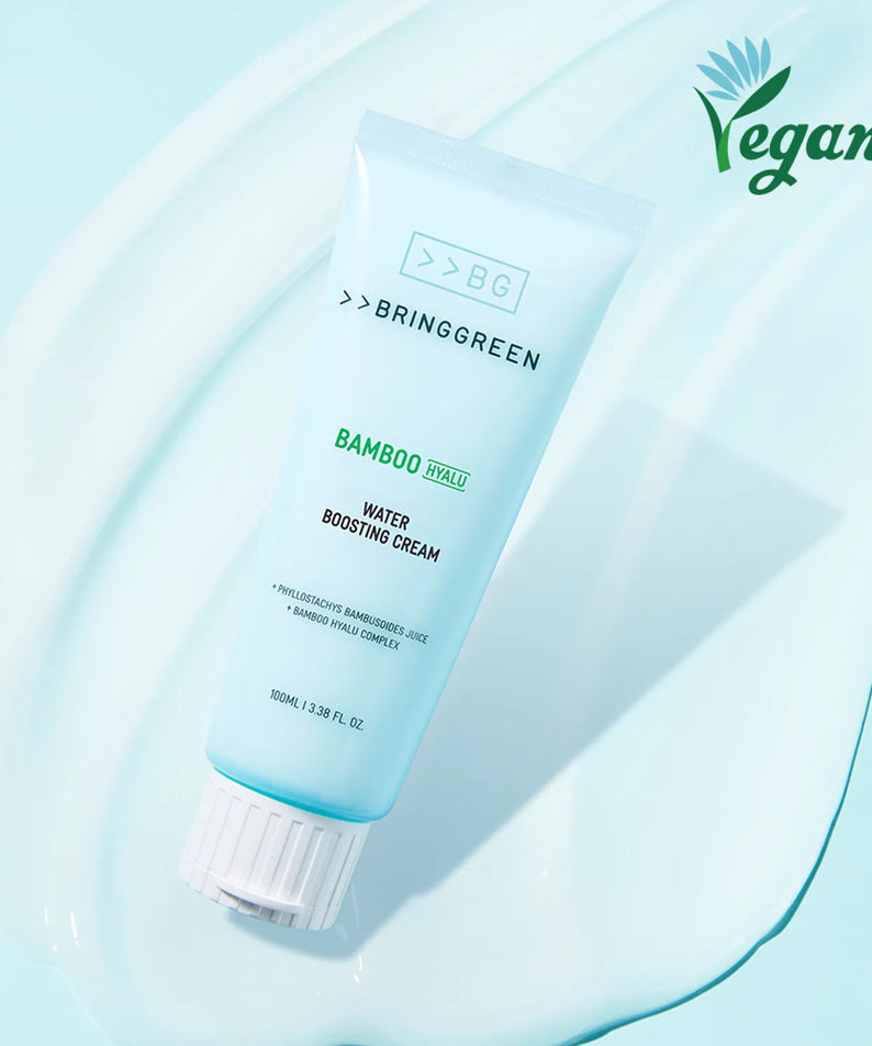 BRINGGREEN Bamboo Hyaluronic Acid Moisture Boosting Cream 100mL de la marque BRINGGREEN, tube sur fond bleu.