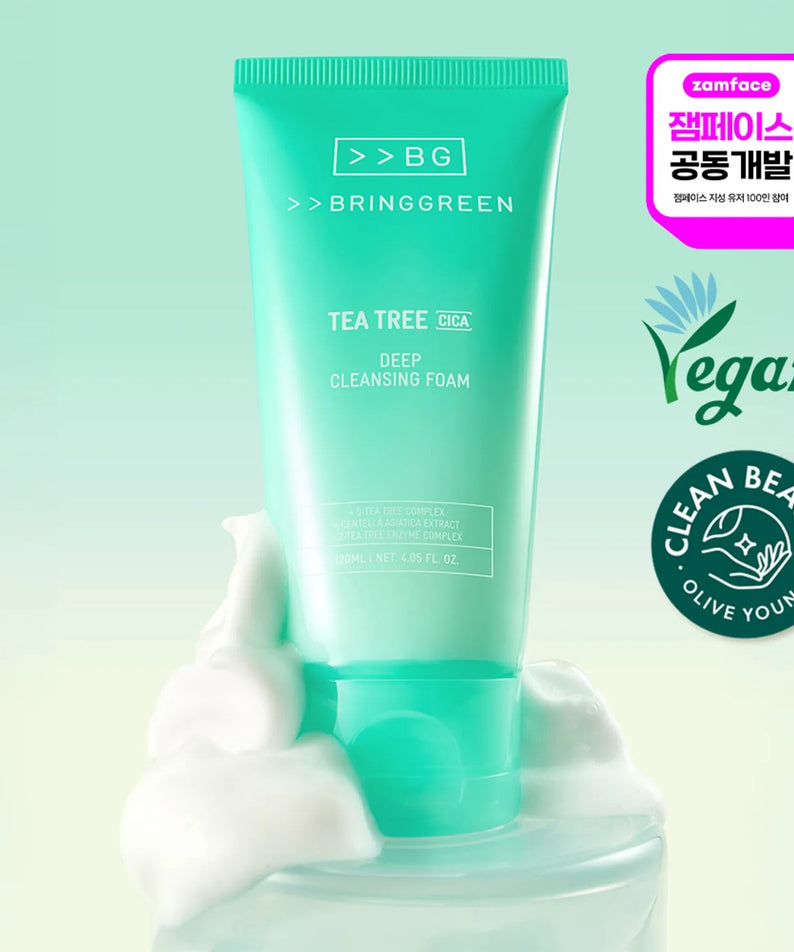 BRINGGREEN Tea Tree Cica Deep Cleansing Foam 120ml, tube vert sur fond bleu clair, mousse blanche, marque BRINGGREEN