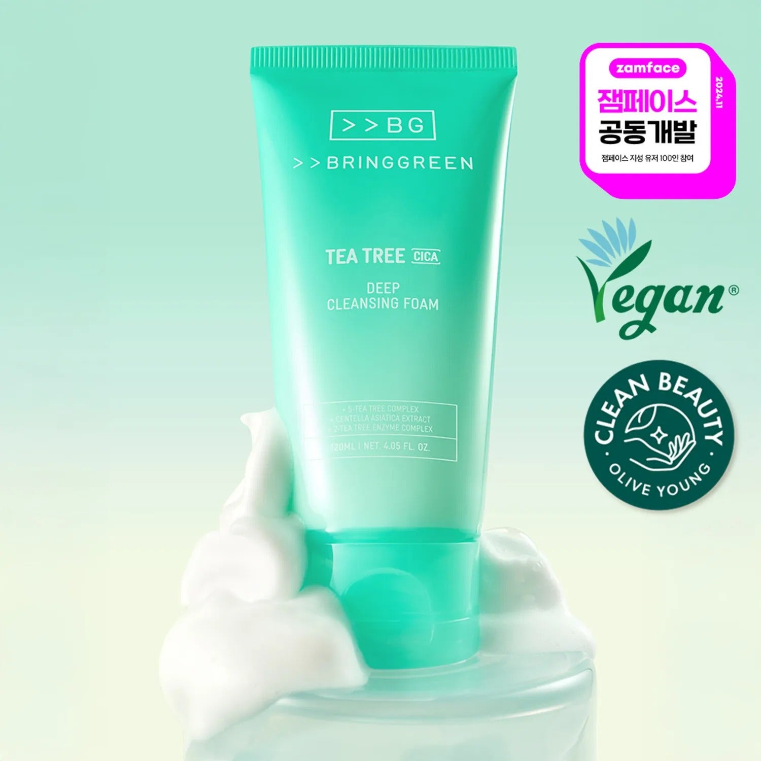 BRINGGREEN Tea Tree Cica Deep Cleansing Foam 120ml, tube vert sur fond bleu clair, mousse blanche, marque BRINGGREEN