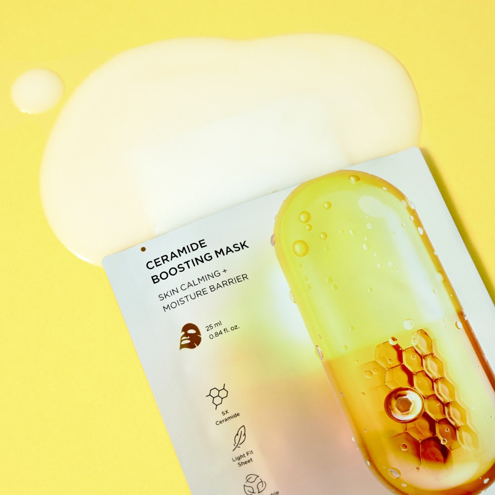 BRTC Ceramide Boosting Mask 10 Sheets : masque visage en sachet, gouttes de sérum, fond jaune, vue produit.