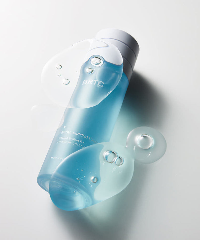Décris l'image en français: BRTC Hydra Daily Toner 120ml de BRTC, flacon bleu sur fond blanc, style hydratation.