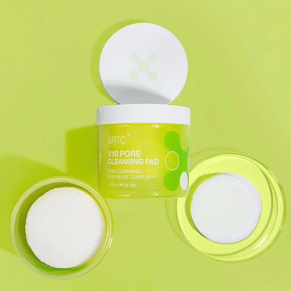 BRTC V10 Pore Cleansing Pad 80p 165ml de BRTC, pack vert sur fond vert, images des pads pore cleanse