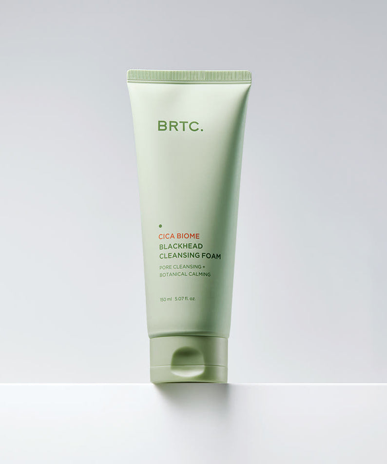 Décris l'image en français en mentionnant le produit, la marque et le contexte visuel : BRTC Cica Biome Blackhead Cleansing Foam 150ml