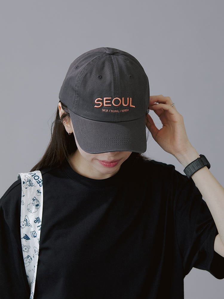 BT21 BASEBALL CAP SEOUL EDITION, casquette grise officielle LINE FRIENDS, personnage aperçu de profil portant “SEOUL”.