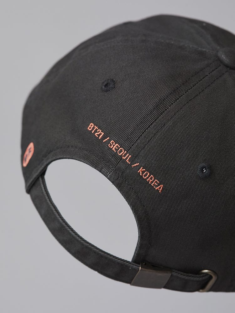 BT21 BASEBALL CAP SEOUL EDITION : casquette noire LINE FRIENDS, logo brodé BT21, gros plan sur le devant, style K-pop