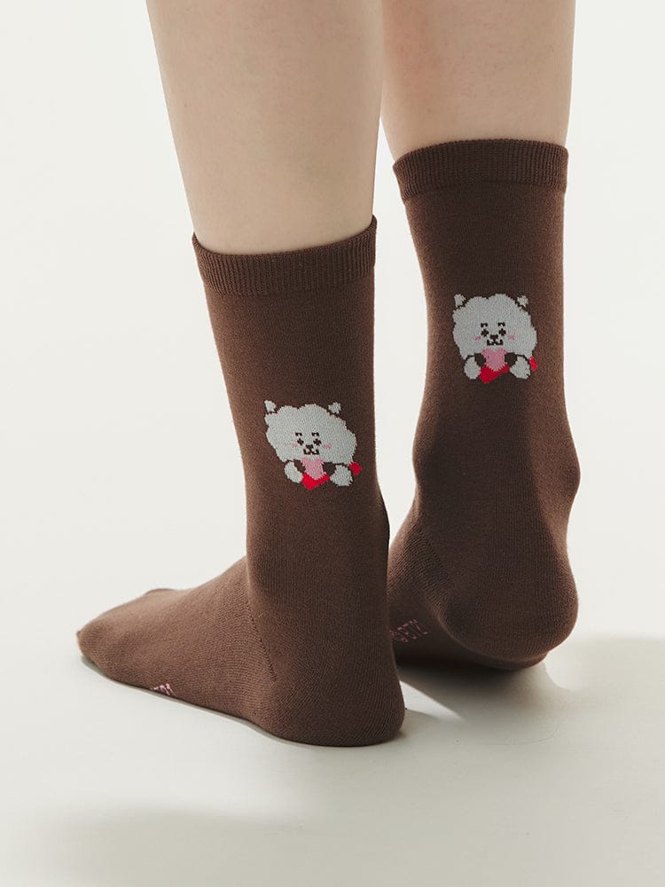 BT21 BASIC SOCKS 2025 F/W : chaussettes marron LINE FRIENDS avec personnages BT21 sur fond clair, style K-pop.