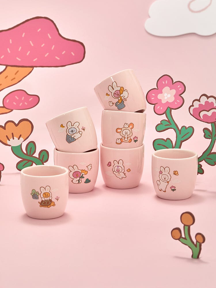 BT21 CERAMIC MINI CUP KEYRING K-TOKKI, mini tasses porte-clés en céramique rose sur fond K-pop LINE FRIENDS/BTS