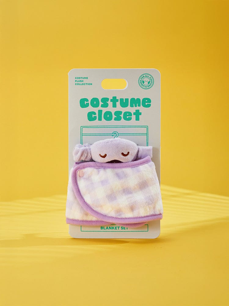 BT21 CHILL BREAK PLUSH CLOSET - BLANKET CAPE, peluche-couverture sur emballage “costume closet”, fond jaune, marque BT21