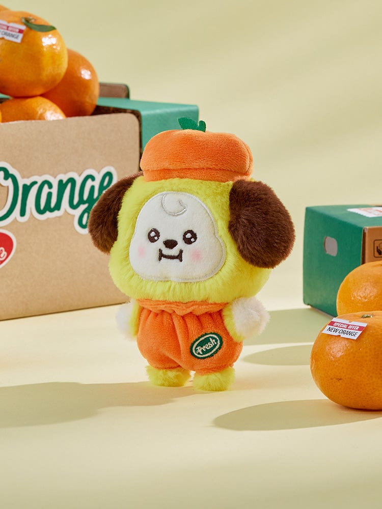 BT21 CHIMMY BABY PLUSH ORANGE PARTY, peluche officielle sur étagère avec décor Orange, couleur orange et visage mignon.