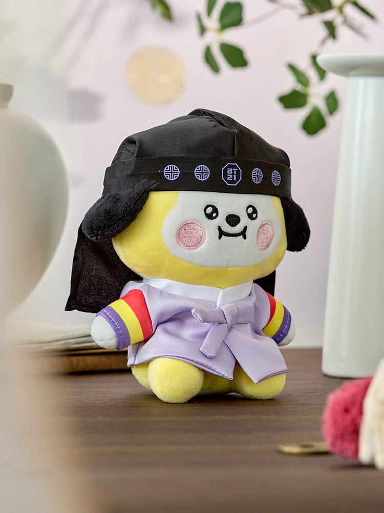 BT21 CHIMMY BABY Premium K Edition Sitting Doll, peluche CHIMMY Jimin BTS assise sur table, déco chambre fleurs vertes.