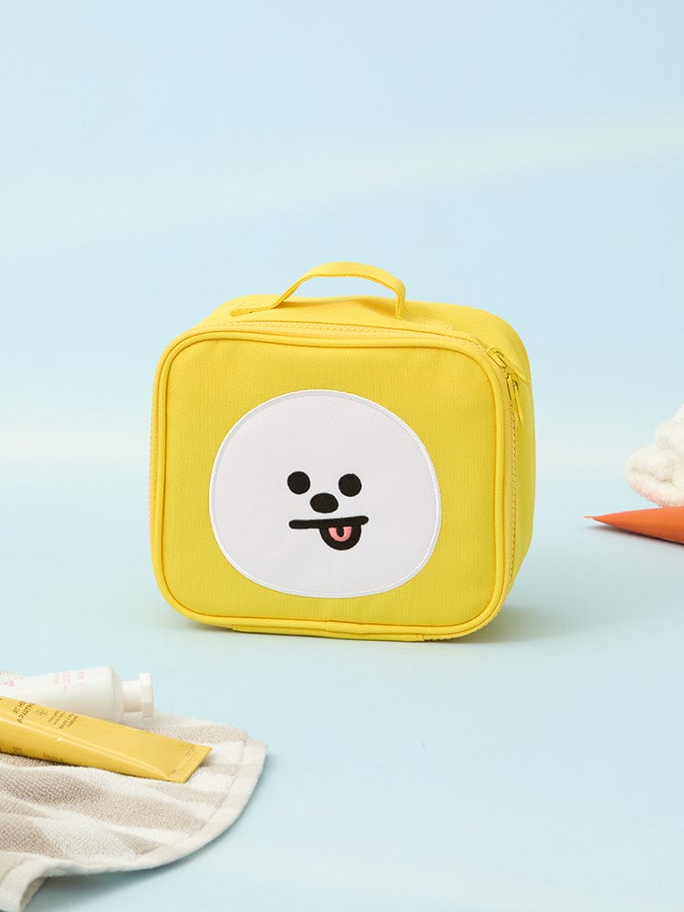 BT21 CHIMMY BASIC MULTI POUCH (M) : pochette jaune officielle LINE FRIENDS avec Chimmmy, fond ciel bleu et accessoires.