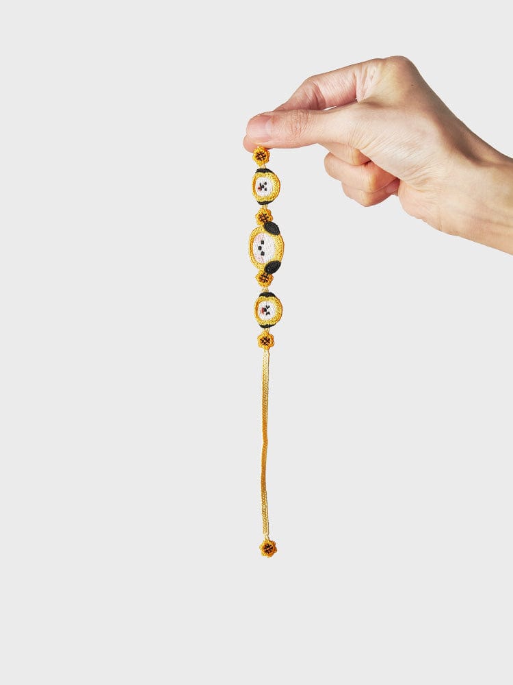 BT21 CHIMMY BRACELET BIG & TINY EDITION, bracelet beauté officiel LINE FRIENDS, poignet tenu main sur fond clair