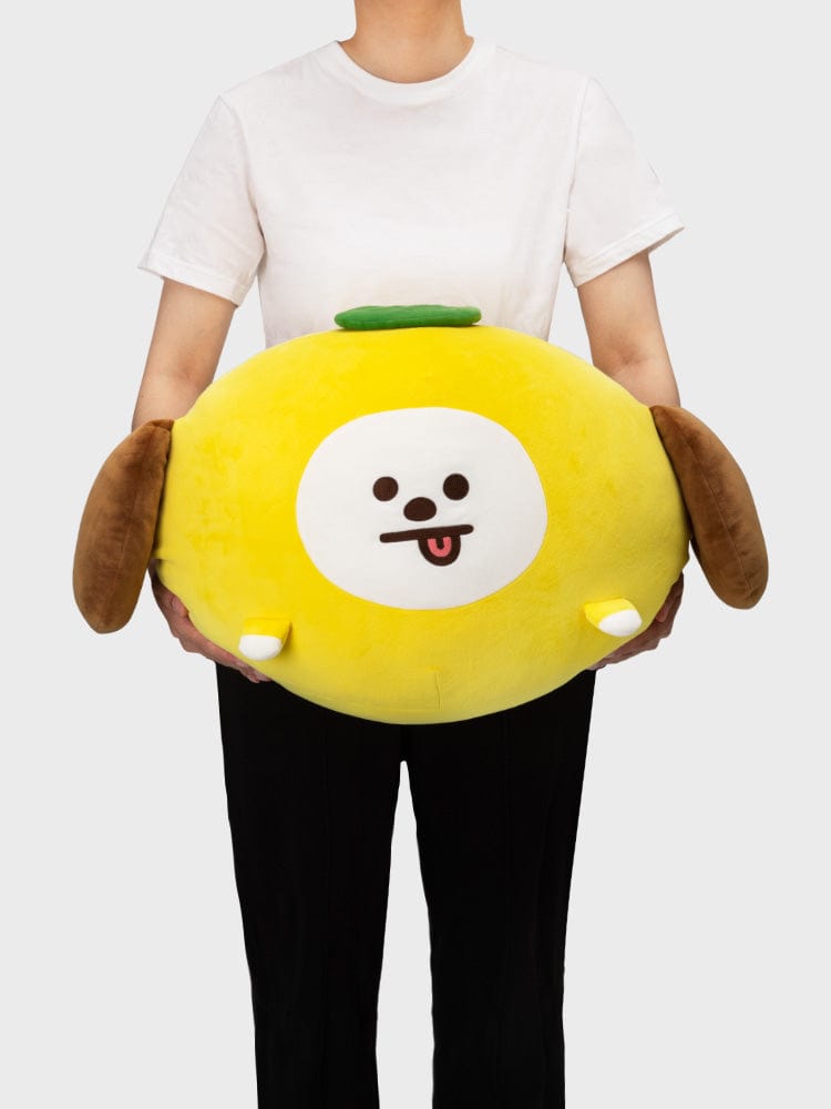 BT21 CHIMMY JUMBO DOLL CHEWY CHEWY CHIMMY, peluche officielle LINE FRIENDS chiot CHIMMY jaune, portée en photo