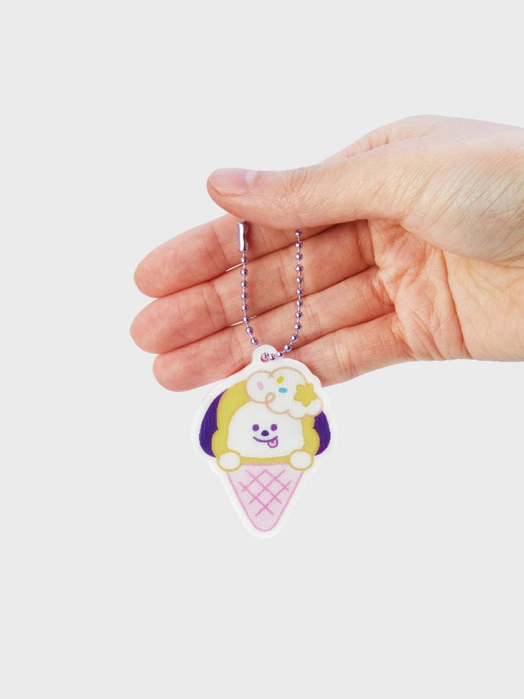 BT21 CHIMMY LENTICULAR 3D KEYRING ON THE CLOUD EDITION : porte-clés CHIMMY sur nuage, main tenant, fond clair LINE FRIENDS