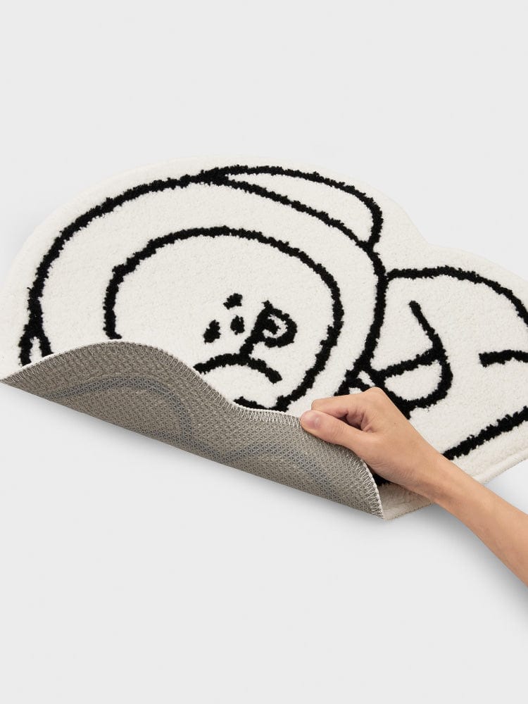 BT21 CHIMMY NON-SLIP SMALL RUG COZY HOME : tapis petit chien CHIMMY LINE FRIENDS, posé au salon, motif kawaii.