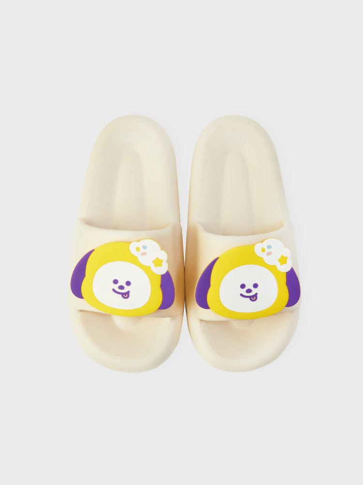 BT21 CHIMMY SLIPPERS ON THE CLOUD EDITION : chaussons officiels LINE FRIENDS CHIMMY sur fond clair, style kawaii.