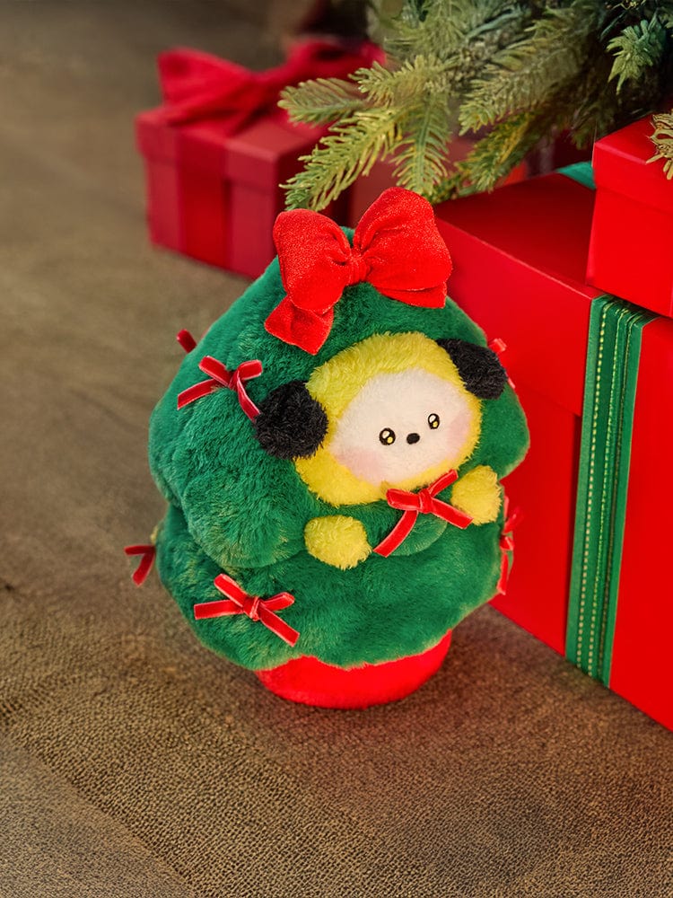 BT21 CHIMMY minini TREE PLUSH PETITE HOLIDAY, peluche de CHIMMY Jimin de BTS dans décor sapin cadeaux rouges