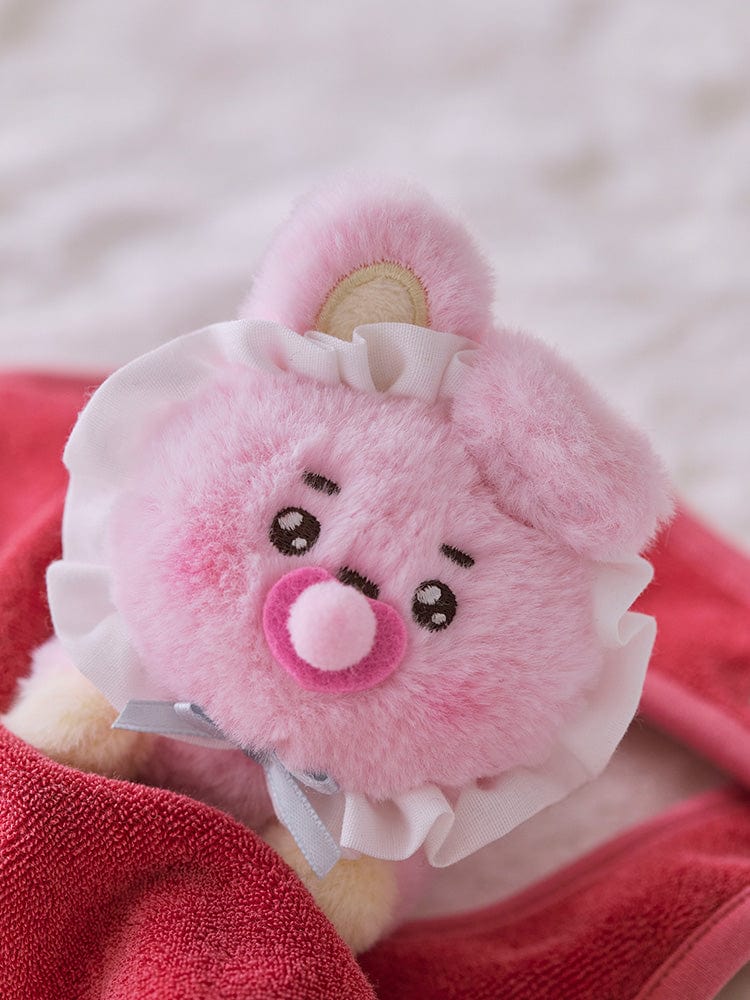 BT21 COOKY BABY PLUSH NEWBORN SEASON 2, peluche officielle LINE représentant COOKY, lapin rose sur tissu rouge, douceur.