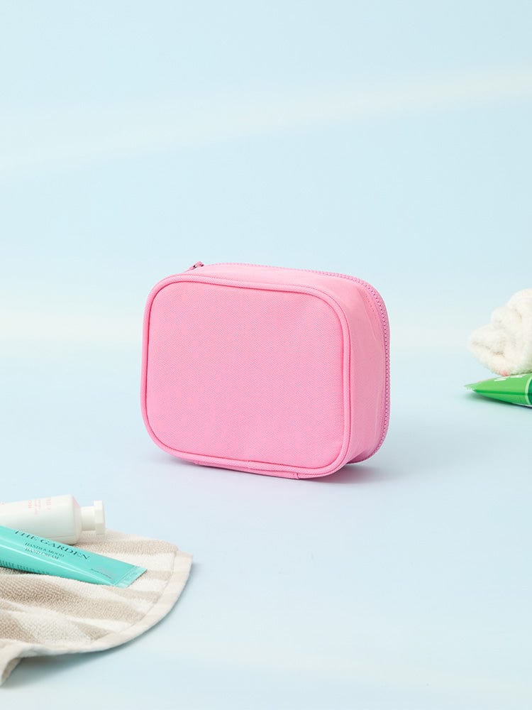 BT21 COOKY BASIC MULTI POUCH (S) LINE FRIENDS : pochette rose avec motif COOKY sur fond bleu ciel, look quotidien