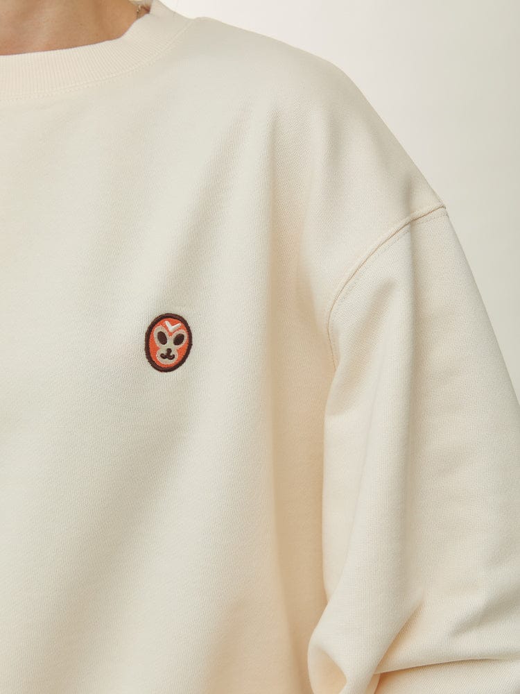 BT21 COOKY BASIC SWEATSHIRT 2025 F/W blanc, logo COOKY brodé, sweat officiel LINE FRIENDS en vue rapprochée.