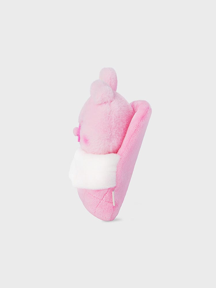 BT21 COOKY NEWBORN BABY PLUSH officiel LINE FRIENDS, peluche lapin musclé rose sur fond clair, décor chambre cadeau bébé.