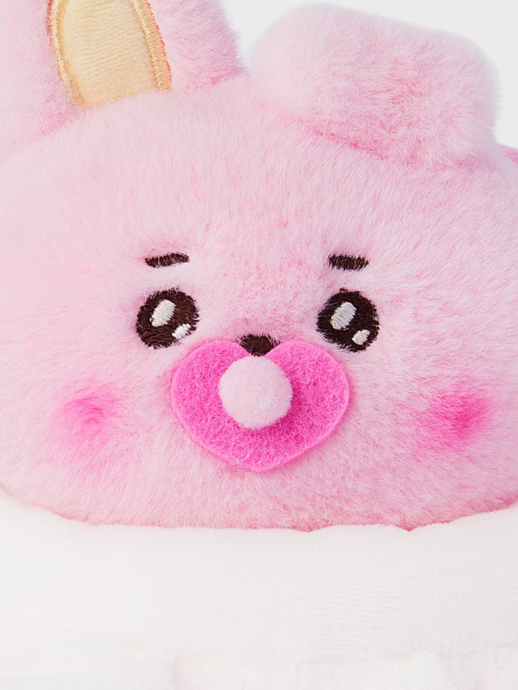 BT21 COOKY NEWBORN BABY PLUSH LINE FRIENDS : peluche bébé lapin rose, gros plan sur le visage mignon et cœur violet.