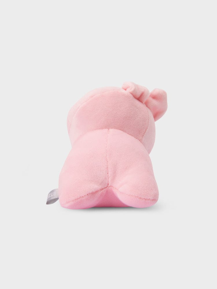 BT21 COOKY minini LYING DOLL peluche officielle BT21, lapin COOKY allongé, texture rose douce sur fond clair.